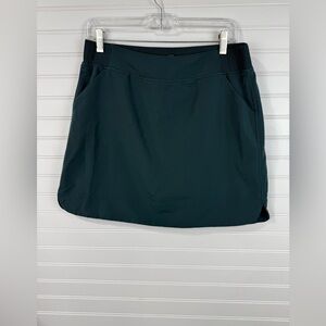 32 Degrees women’s dark green skort. Size Medium